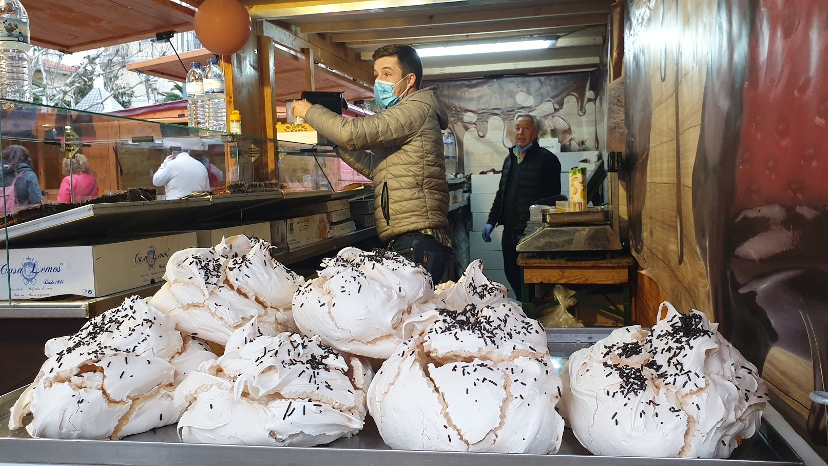 Los asistentes pudieron elegir entre cientos de propuestas a base de chocolate. 