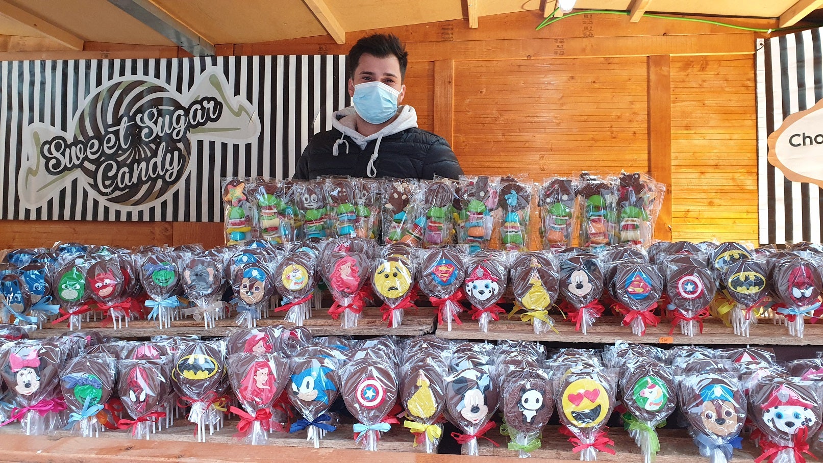 Los asistentes pudieron elegir entre cientos de propuestas a base de chocolate. 