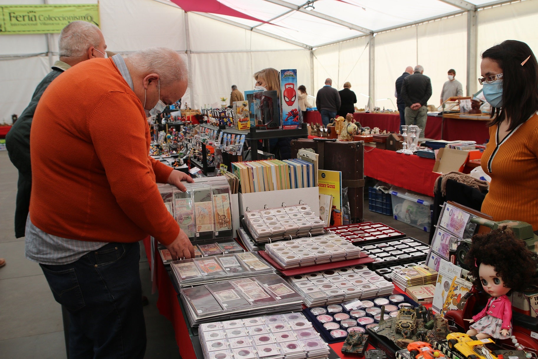Visitantes en la XI Feria Internacional del Coleccionismo. 