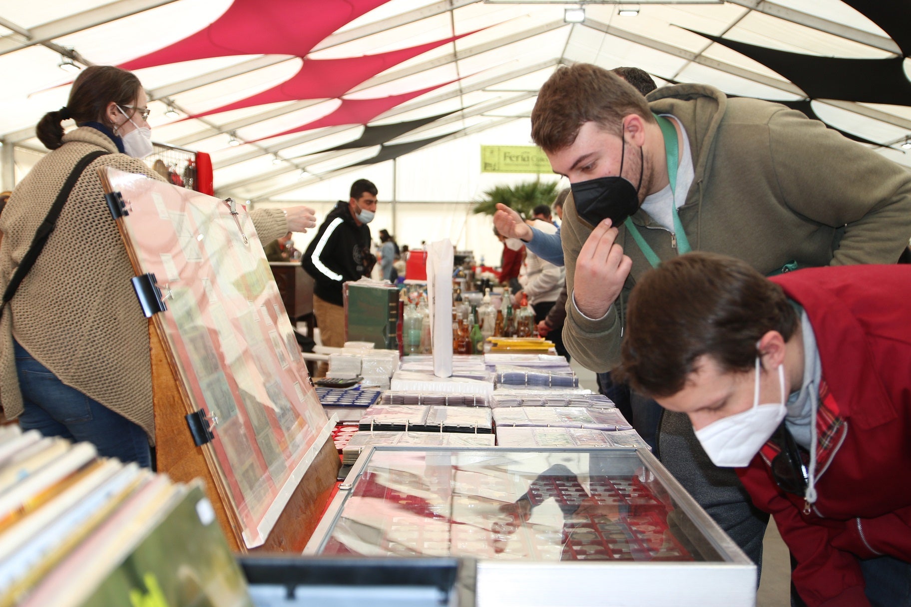 Visitantes en la XI Feria Internacional del Coleccionismo. 