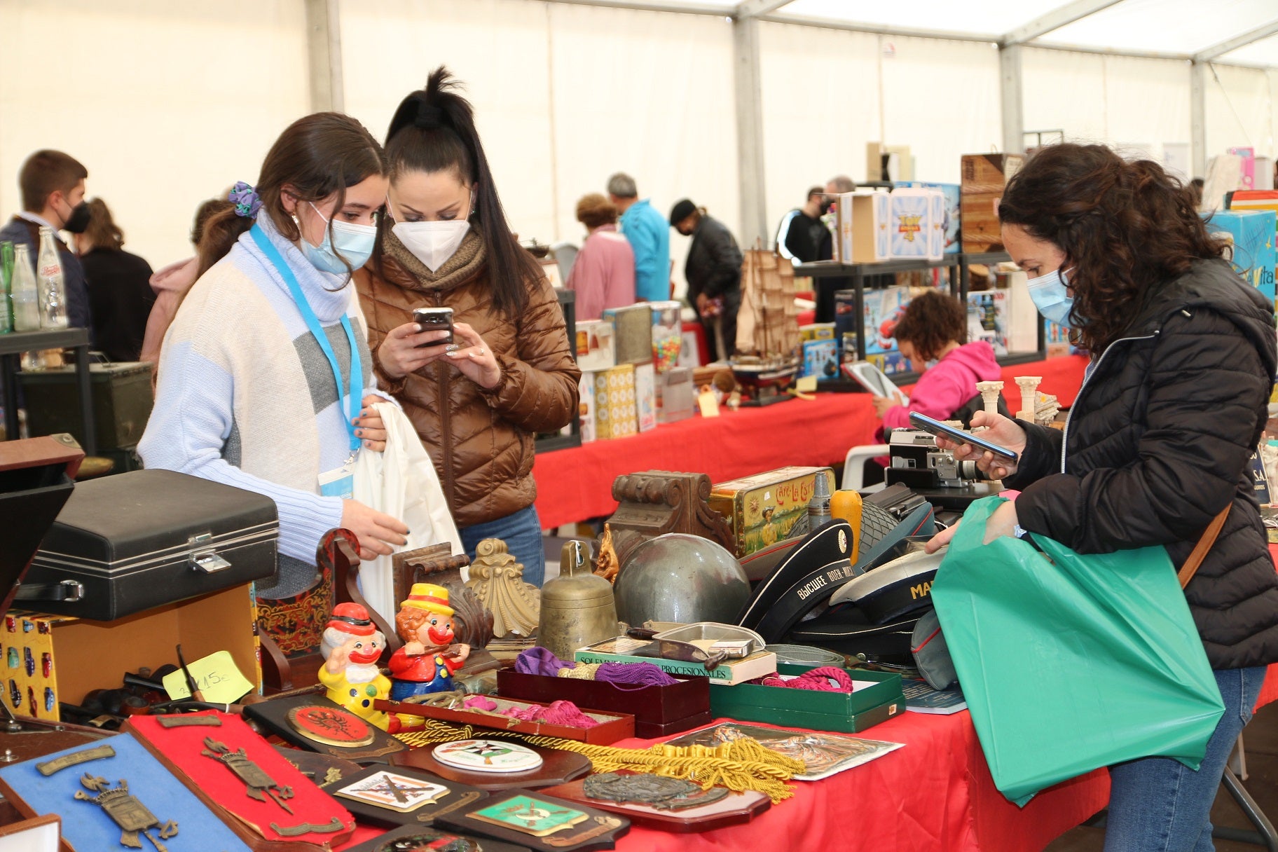 Visitantes en la XI Feria Internacional del Coleccionismo. 