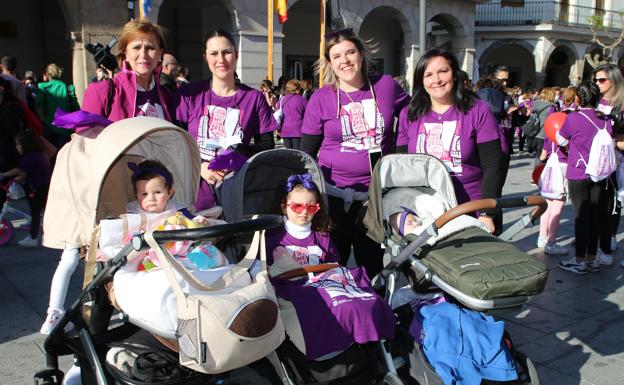 Algunos grupos participantes en la Carrera de la Mujer. S. GÓMEZ