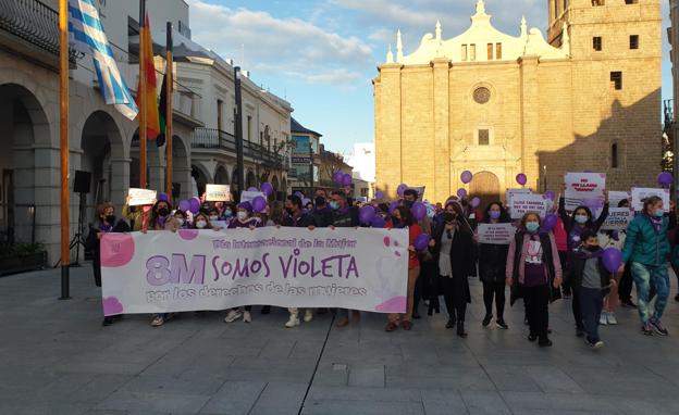 Participantes en la marcha del 8M en Villanueva de la Serena. 