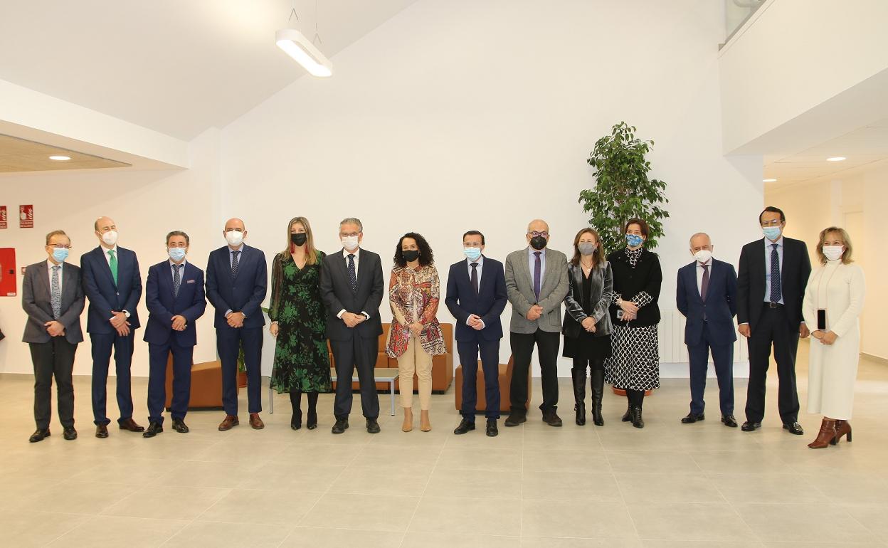 Los Alcaldes de Don Benito y Villanueva con los miembros de la Sala de Gobierno del TSJEx.