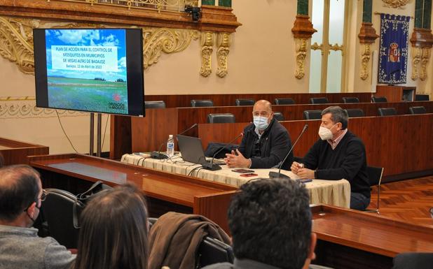 Reunión para avanzar en el plan contra los mosquitos. 