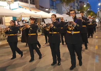 Imagen secundaria 1 - Algunas imágenes de la procesión del Jueves Santo.