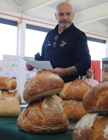 Imagen secundaria 2 - Celebración del acto de entrega de la Miga de Oro de Extremadura 2022. 