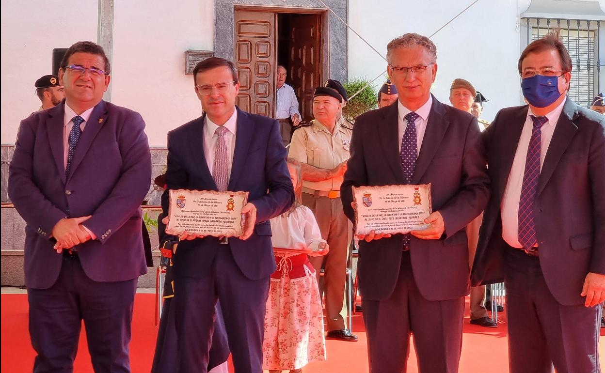 Los alcaldes de Villanueva y Don Benito, junto al de La Albuera y el presidente de la Junta. 