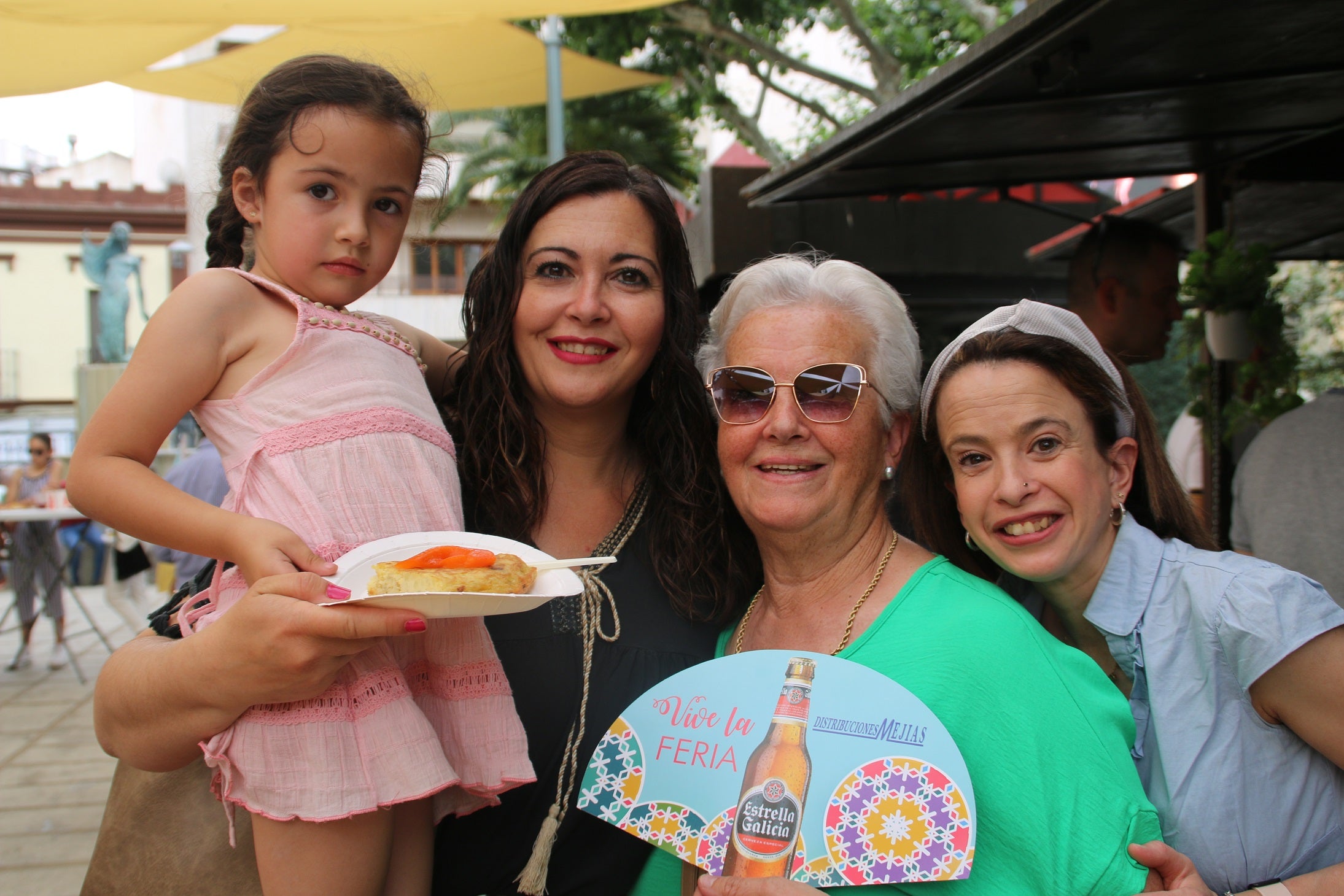 La Feria de la Tortilla atrajo a mayores y pequeños para degustar este manjar. 