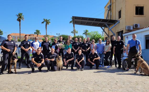 Toni Gallego recibió el reconocimiento de sus compañeros su último día de trabajo. 
