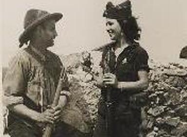 Imagen secundaria 1 - Milicianas y campasinos en Extremadura. Archivos Estatales.