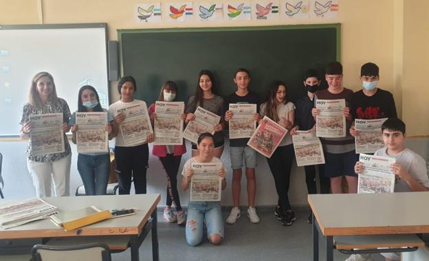 Alumnos de 2º ESO junto a la profesora Mayte Barco. 
