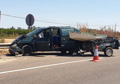 Imagen secundaria 1 - Un camión, una furgoneta y un turismo se han visto implicados en el accidente. 