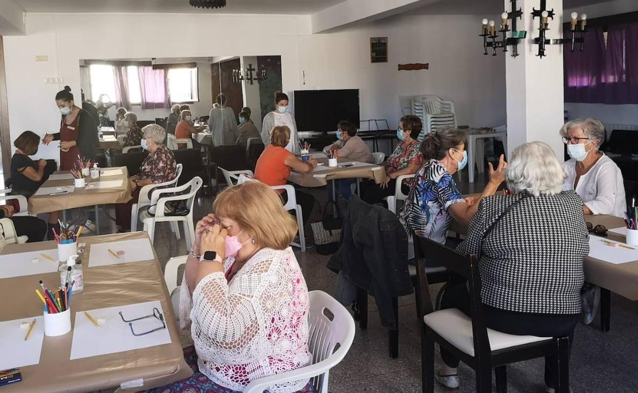 Los mayores disfrutarán de diversas actividades durante este mes