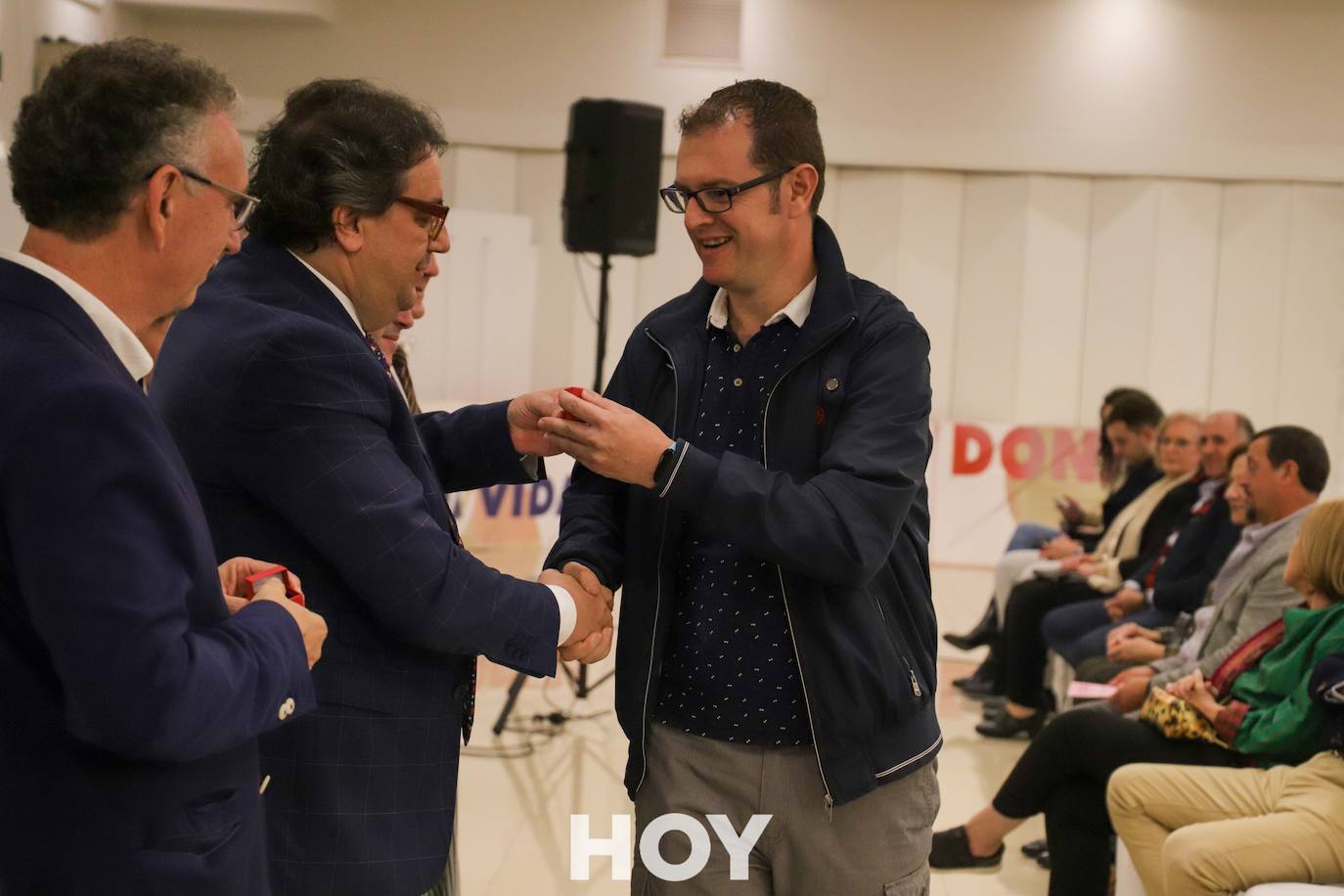 Los protagonistas fueron los donantes de sangre que recibieron distinciones por sus numerosas aportaciones. 