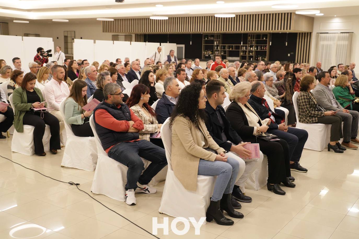 Los protagonistas fueron los donantes de sangre que recibieron distinciones por sus numerosas aportaciones. 