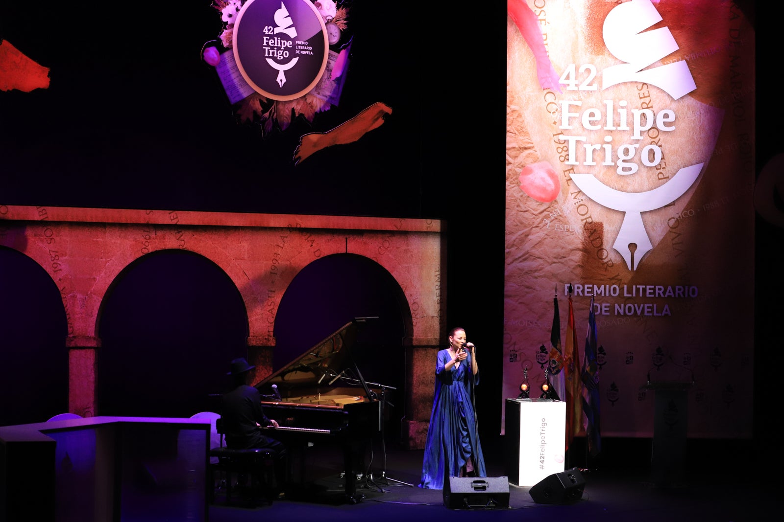 La gala del Felipe Trigo se celebró en el palacio de congresos con Sara Solomando como presentadora y la actuación de Marlango. 