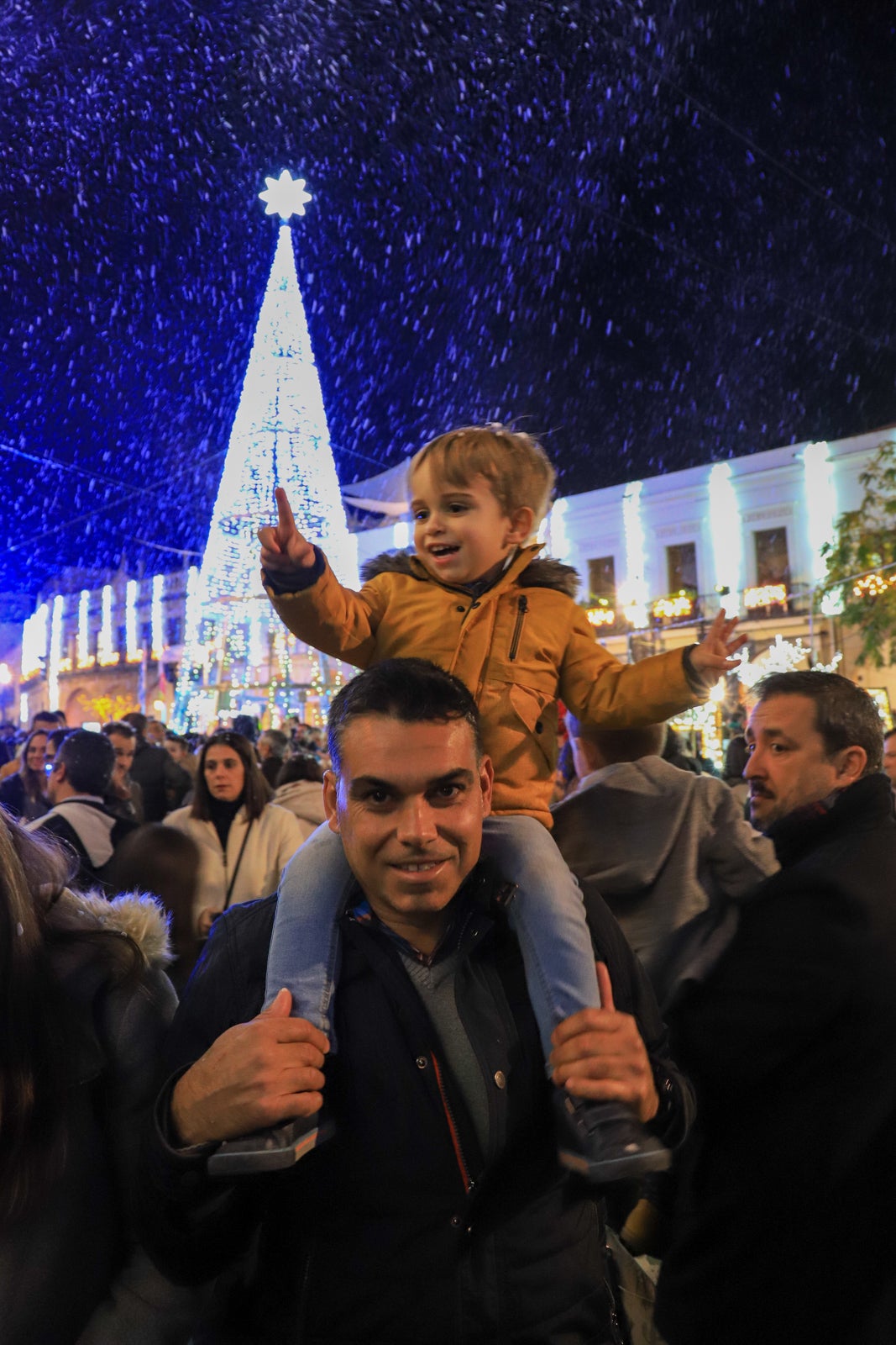 Villanueva de la Serena enciende su Navidad. 