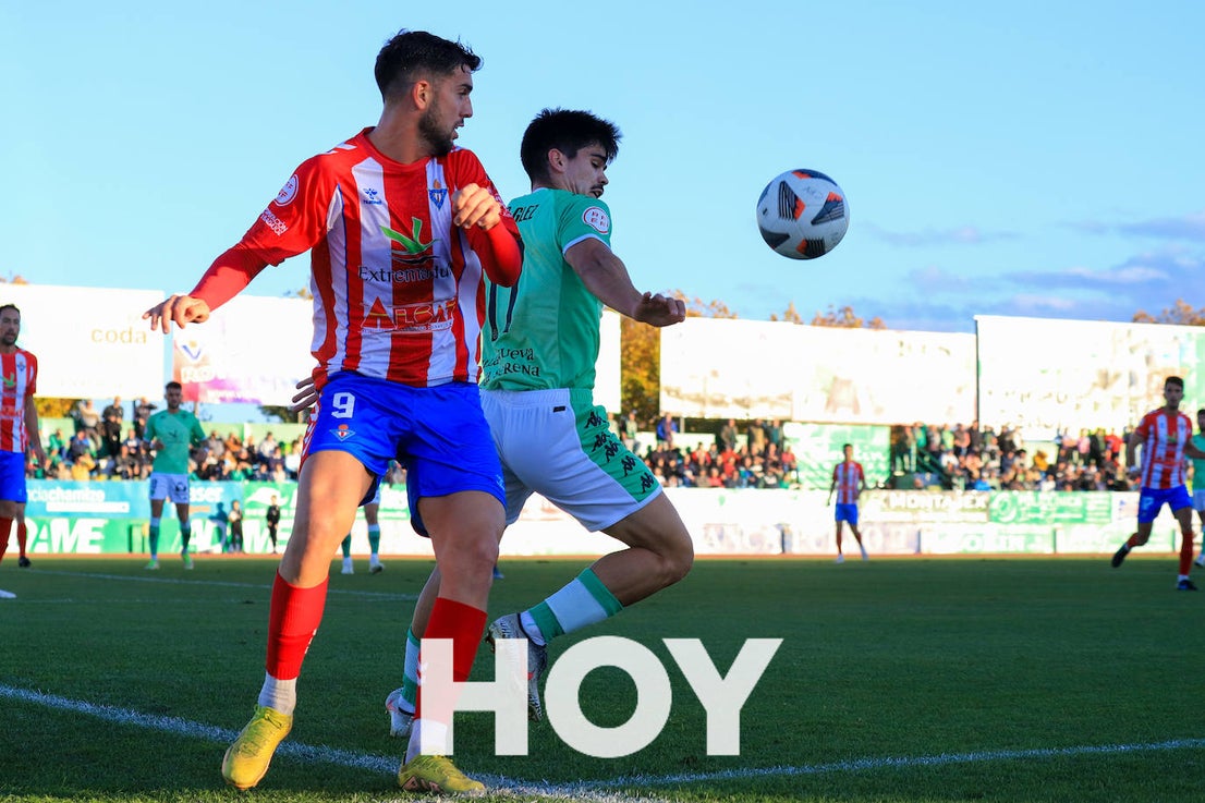 El Don Benito se llevó el derbi con un solitario gol de Pablo Rodríguez. 