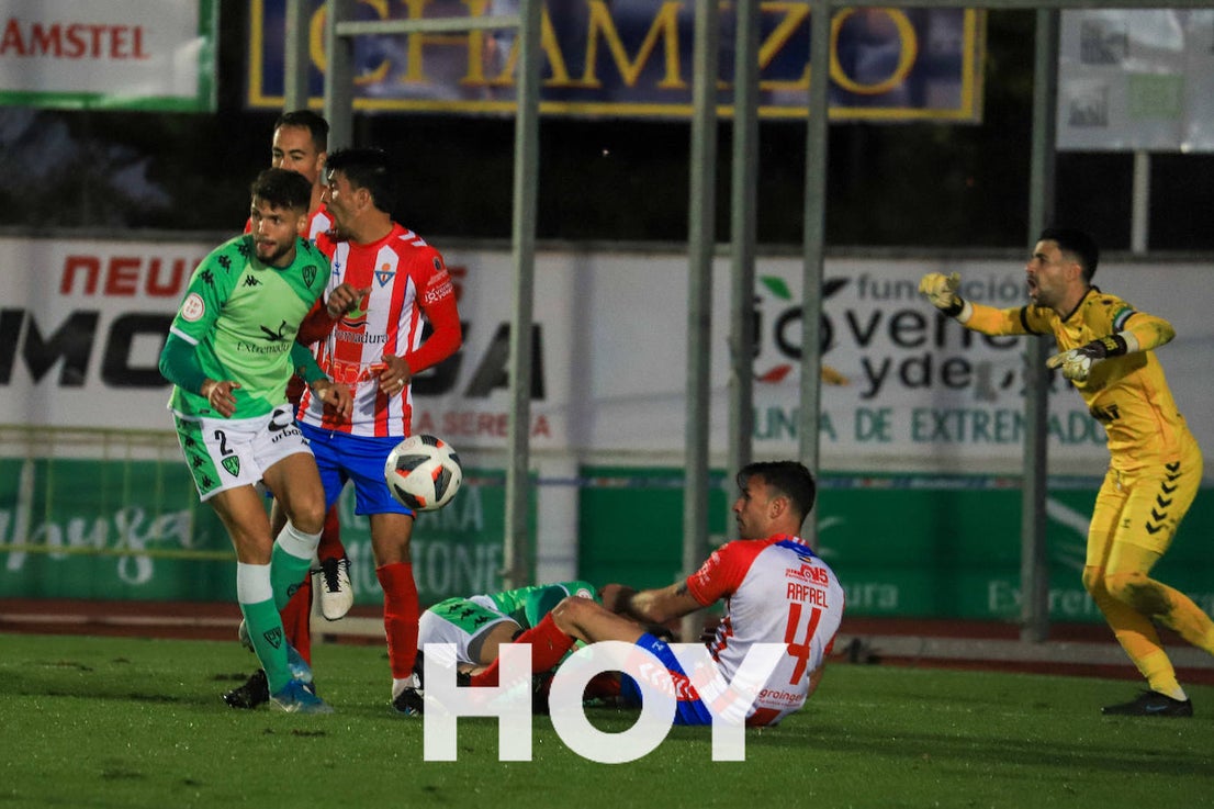 El Don Benito se llevó el derbi con un solitario gol de Pablo Rodríguez. 