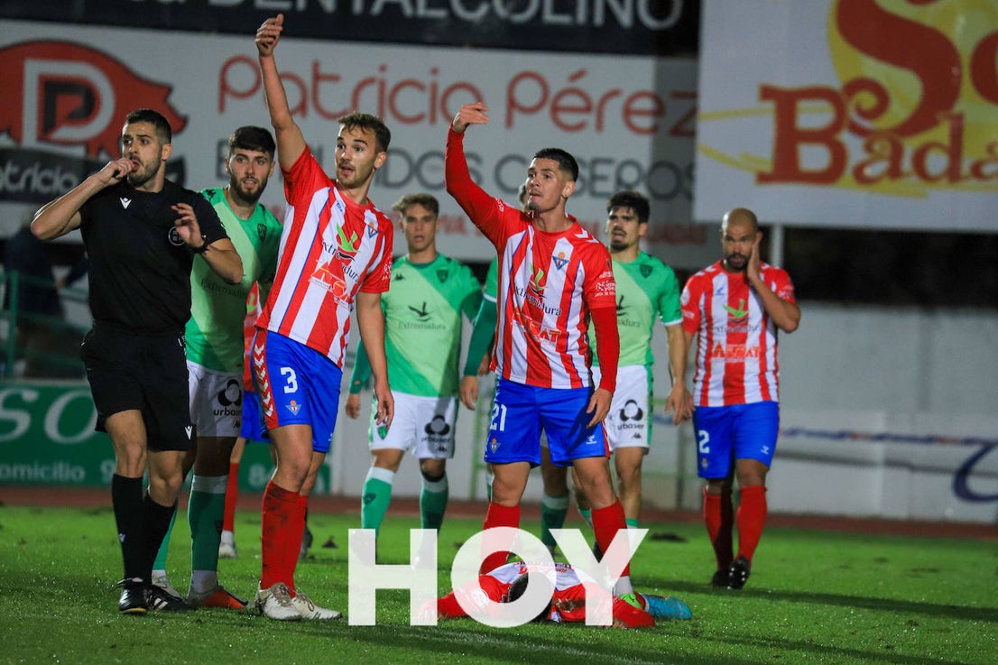 El Don Benito se llevó el derbi con un solitario gol de Pablo Rodríguez. 
