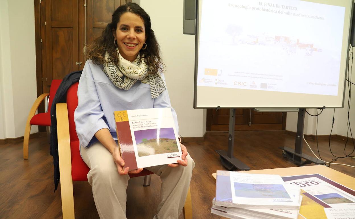 Esther Rodríguez presenta su última obra sobre los tartesos en la región