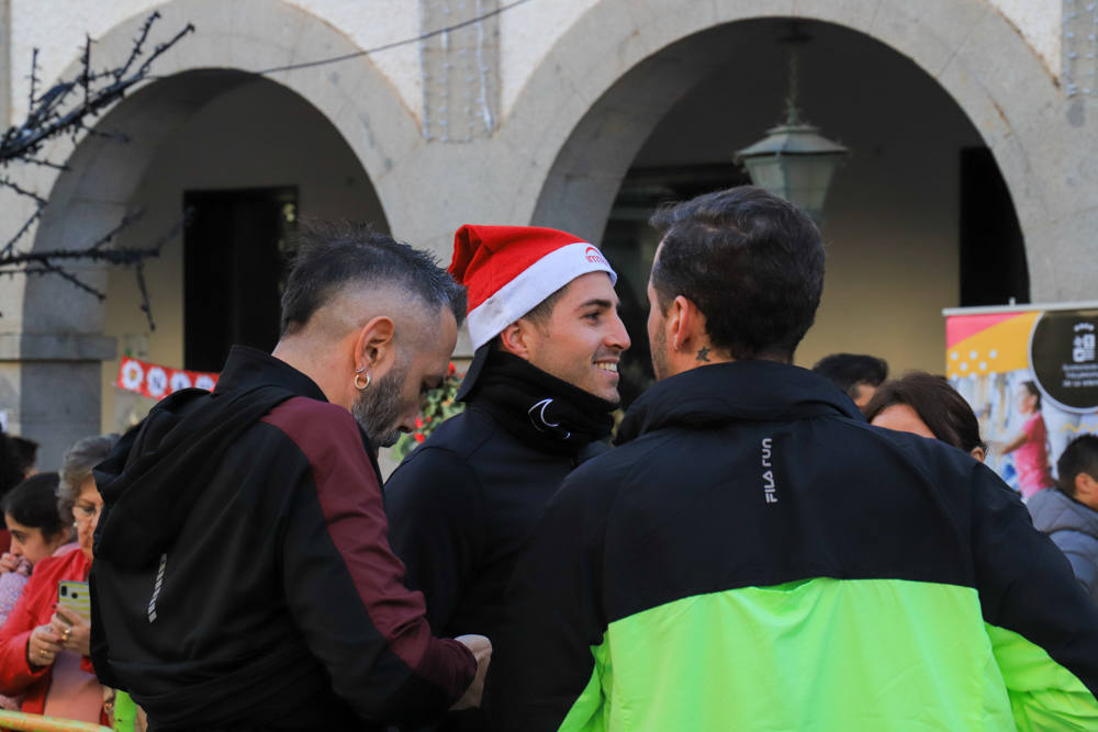 Pequeños y mayores han disfrutado de la Carrera de Navidad de Villanueva. 