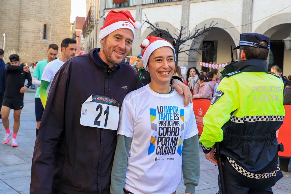 Pequeños y mayores han disfrutado de la Carrera de Navidad de Villanueva. 