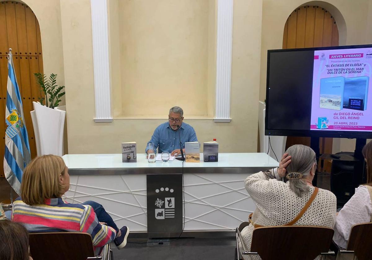 El escritor Ángel Gil del Reino culmina su 'Trilogía de las casualidades'