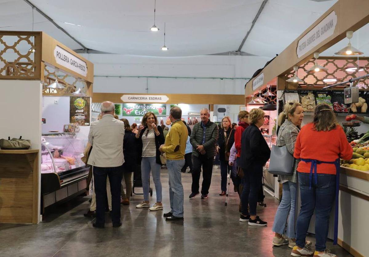El Consistorio destina 53.000 euros a la limpieza del mercado de abastos