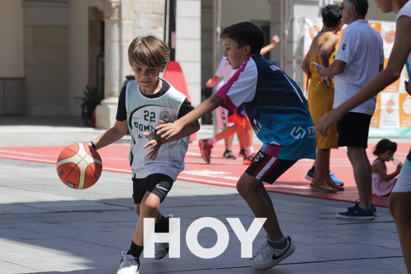 Calor y solidaridad en el Street Basket de Calderón