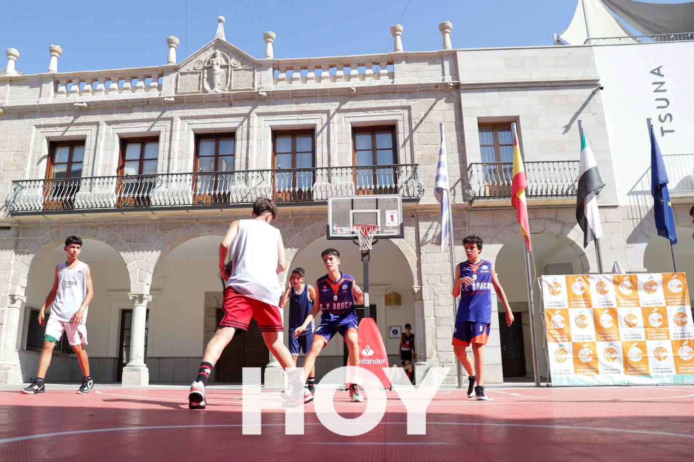 Calor y solidaridad en el Street Basket de Calderón