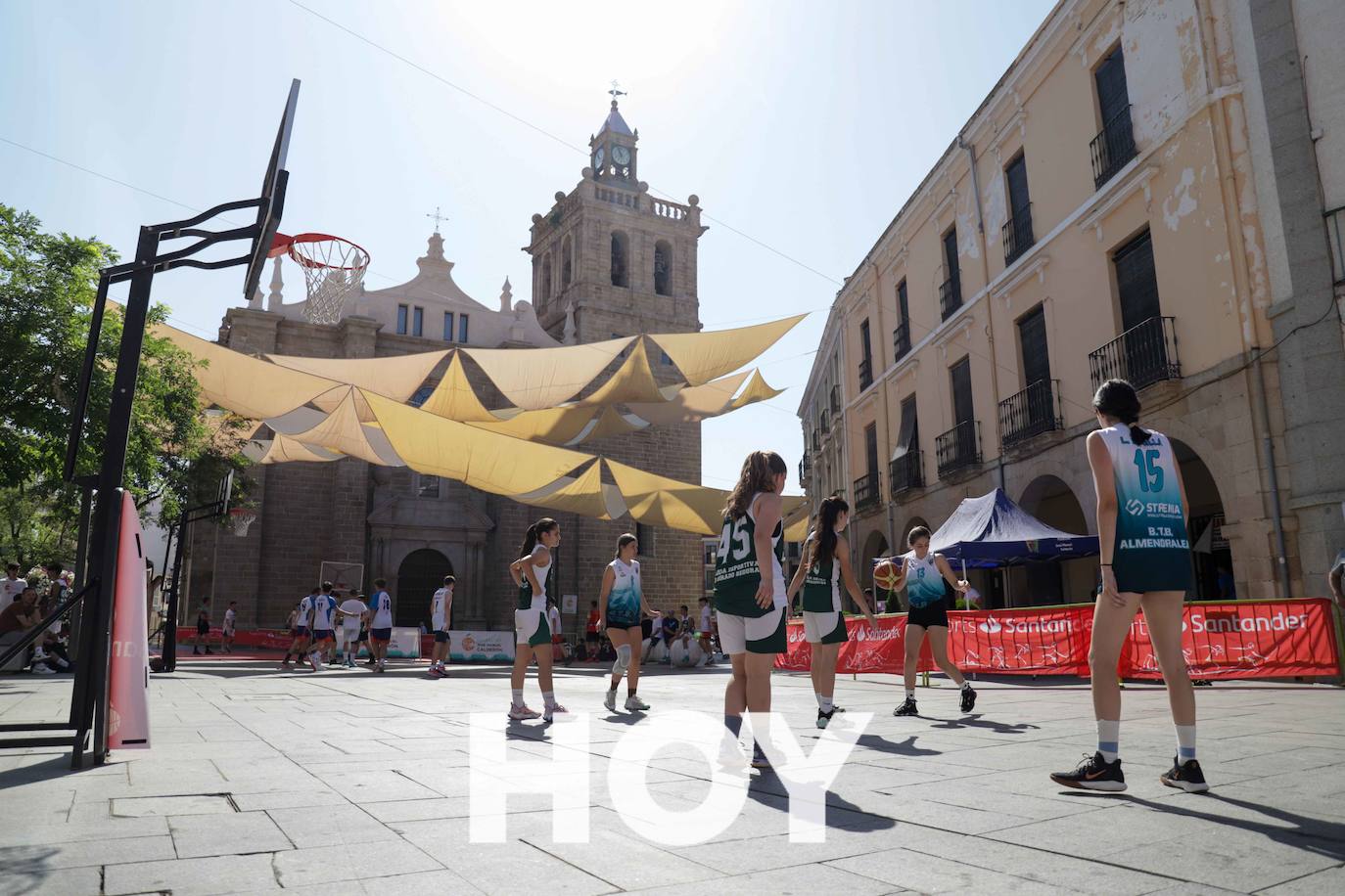 Calor y solidaridad en el Street Basket de Calderón
