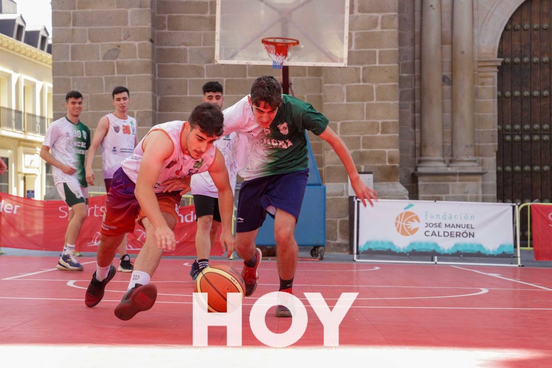 Calor y solidaridad en el Street Basket de Calderón