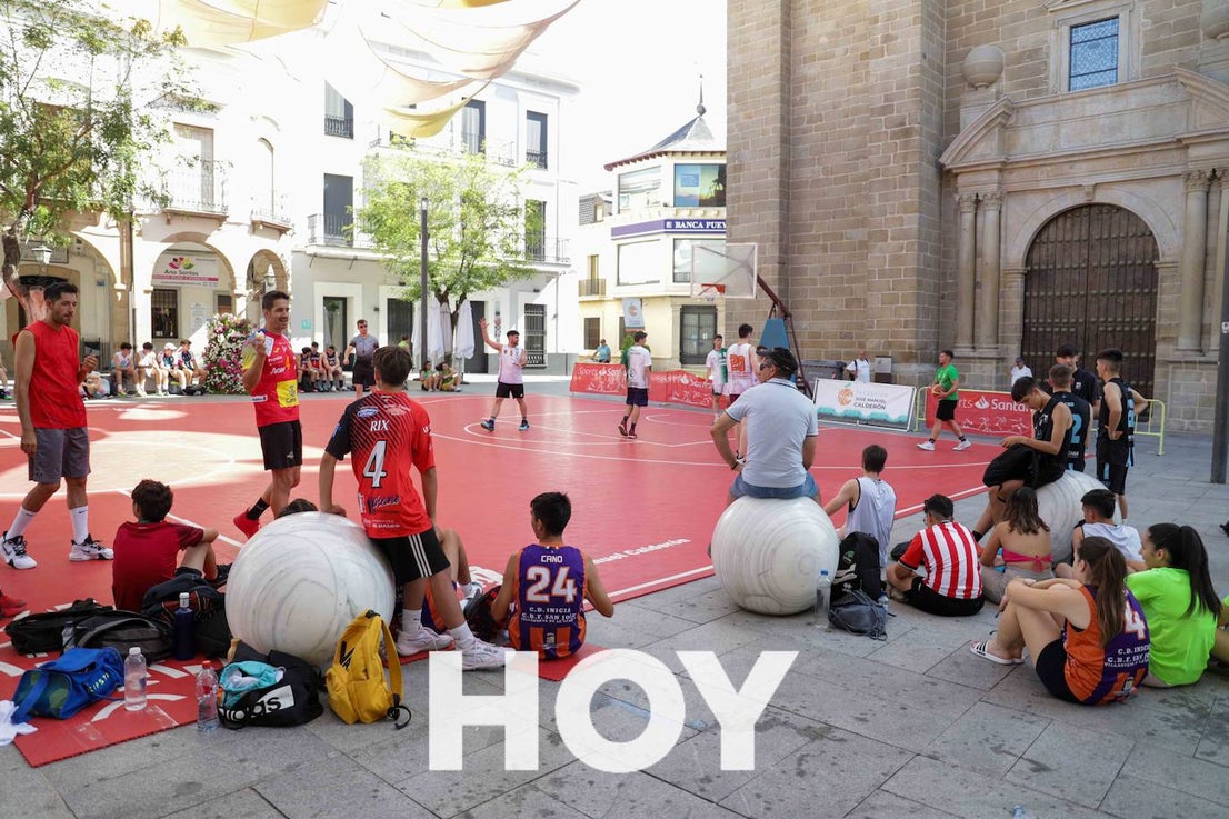 Calor y solidaridad en el Street Basket de Calderón