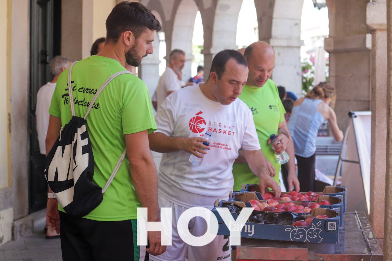 Calor y solidaridad en el Street Basket de Calderón