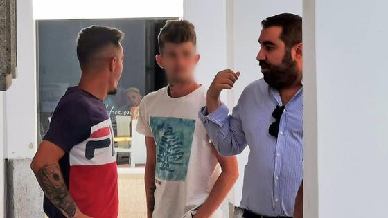 Dos años de prisión para tres jóvenes por agredir a dos policías locales en Villanueva