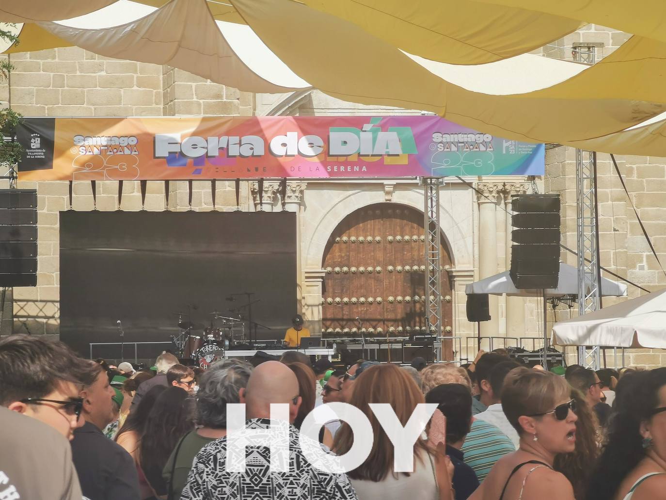 La Pegatina monta una fiesta tras la multitudinaria Feria de Día