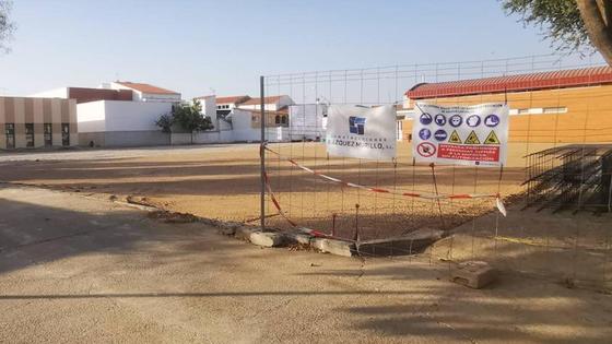 Avanzan las obras en el patio del colegio Cervantes