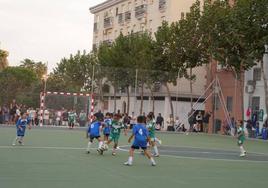 Solidaridad y deporte en la renovada pista de Los Pinos