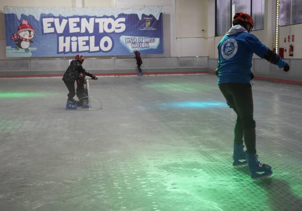 El pabellón Juan Hidalgo acoge una pista de hielo hasta el 7 de enero