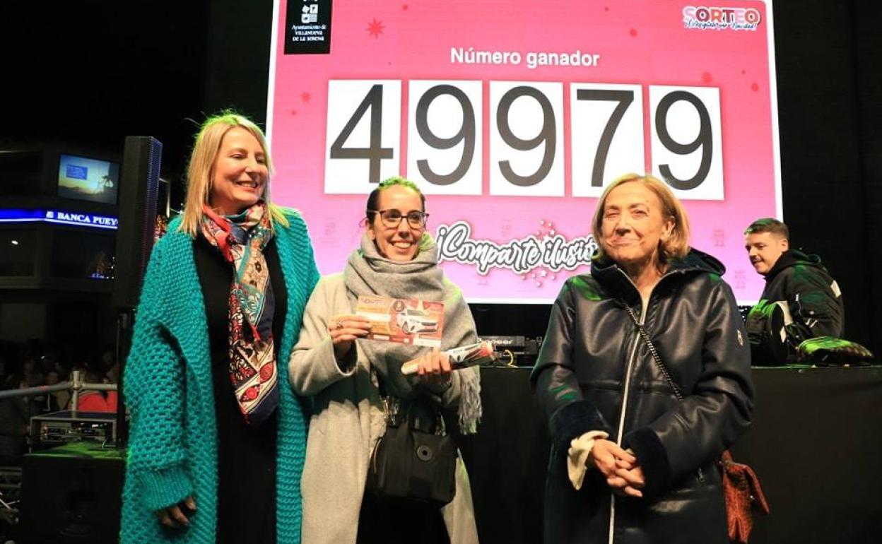 María José Lozano gana el Opel Corsa de la campaña navideña