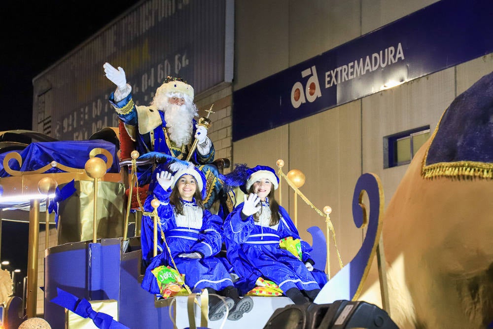 17 carrozas y cuatro pasacalles formaron la cabalgata en Villanueva. 