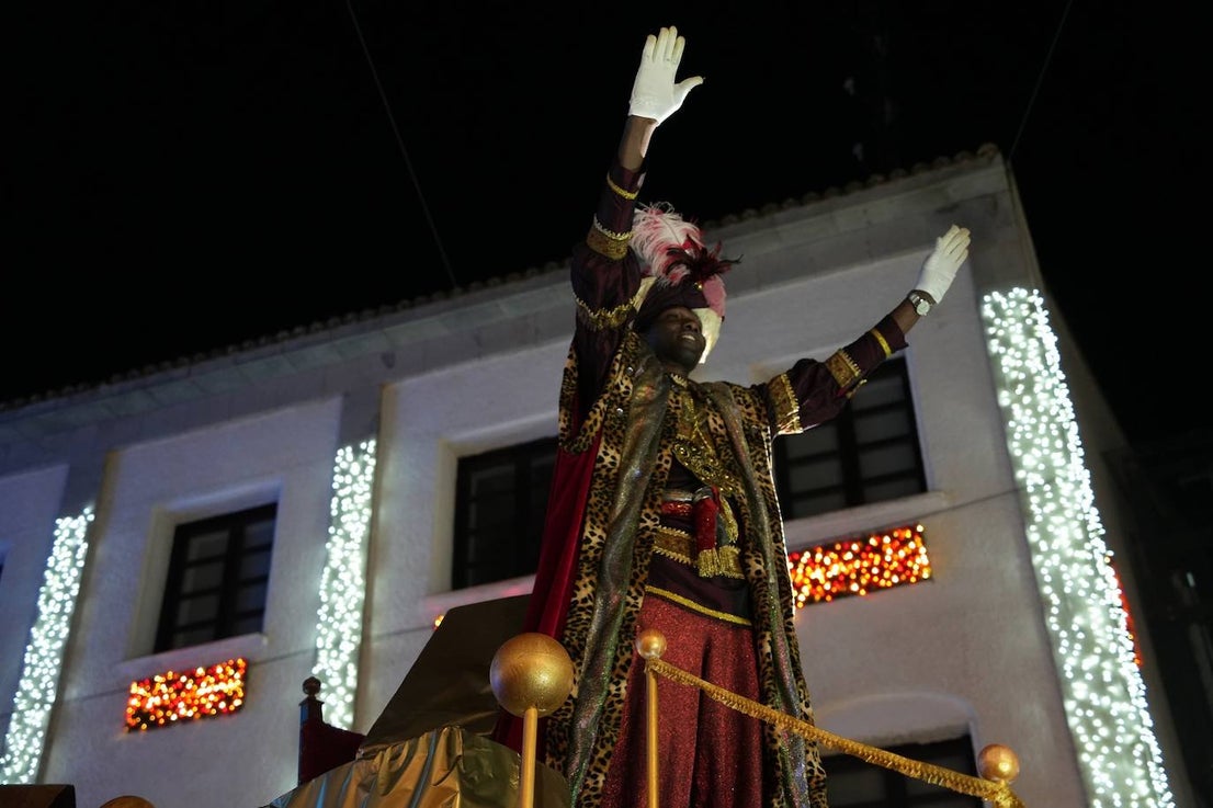 17 carrozas y cuatro pasacalles formaron la cabalgata en Villanueva. 