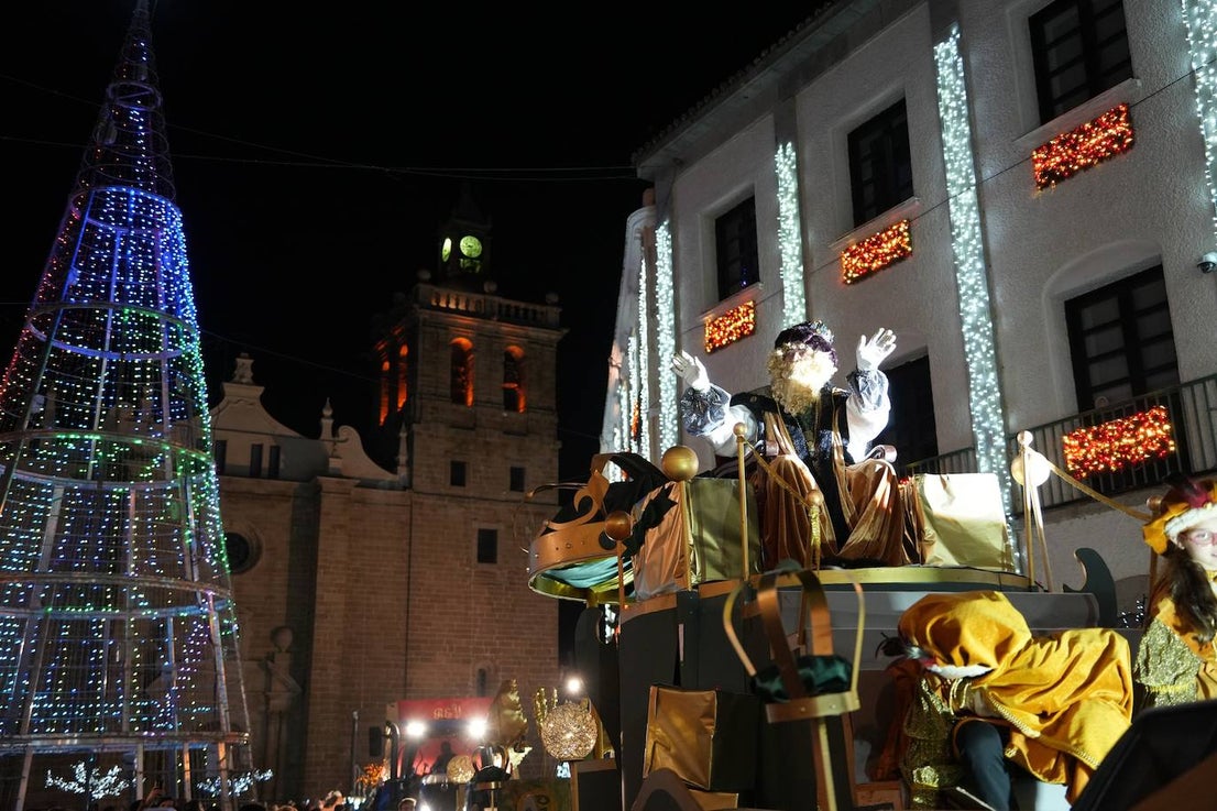 17 carrozas y cuatro pasacalles formaron la cabalgata en Villanueva. 