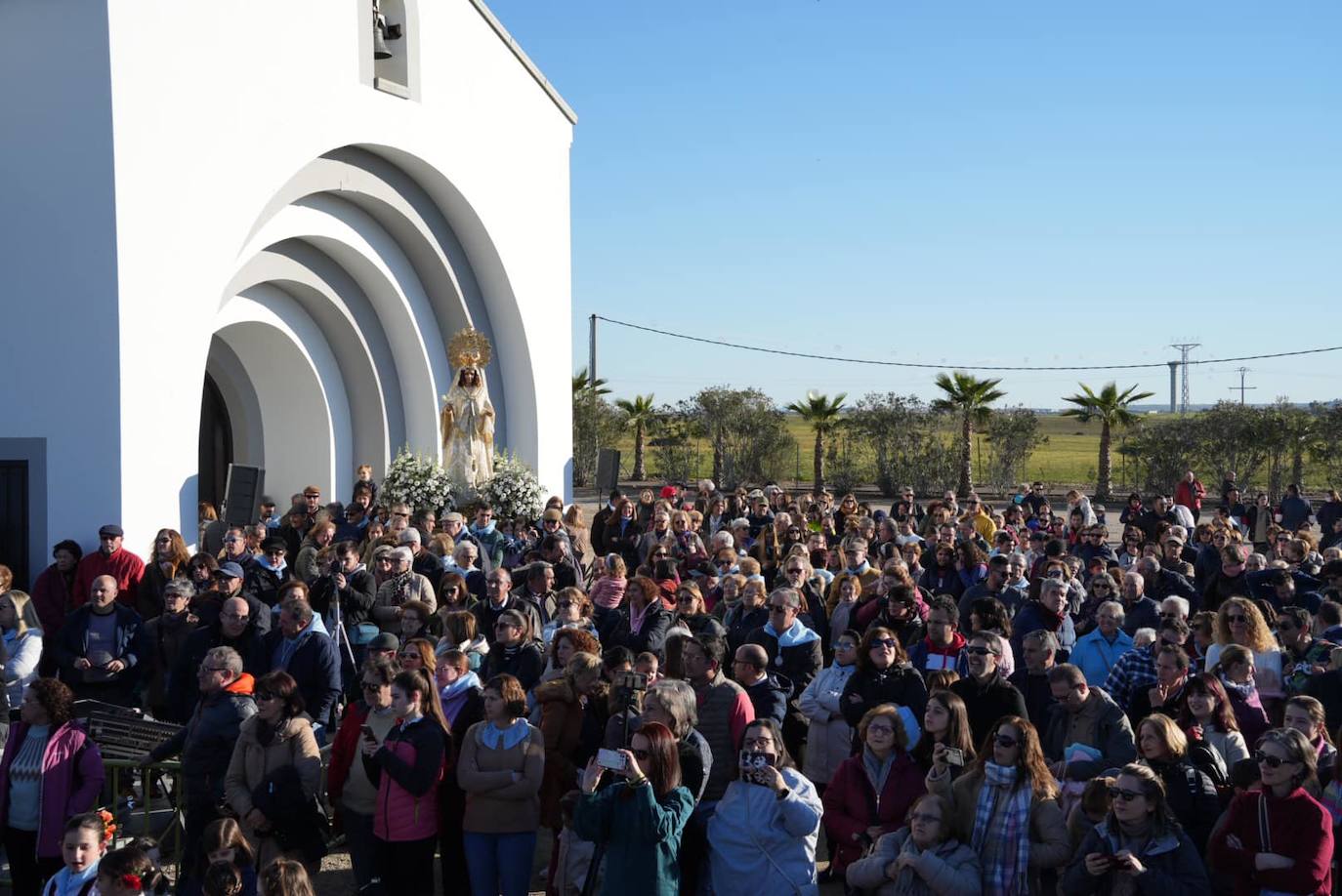 Cientos de villanovenses asistieron este sábado a la despedida en la ermita.