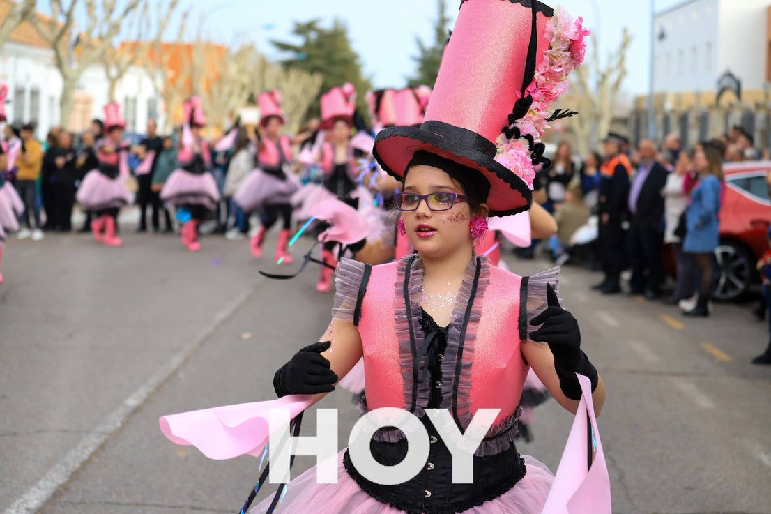 El desfile se celebró este sábado con final en la plaza de España. 