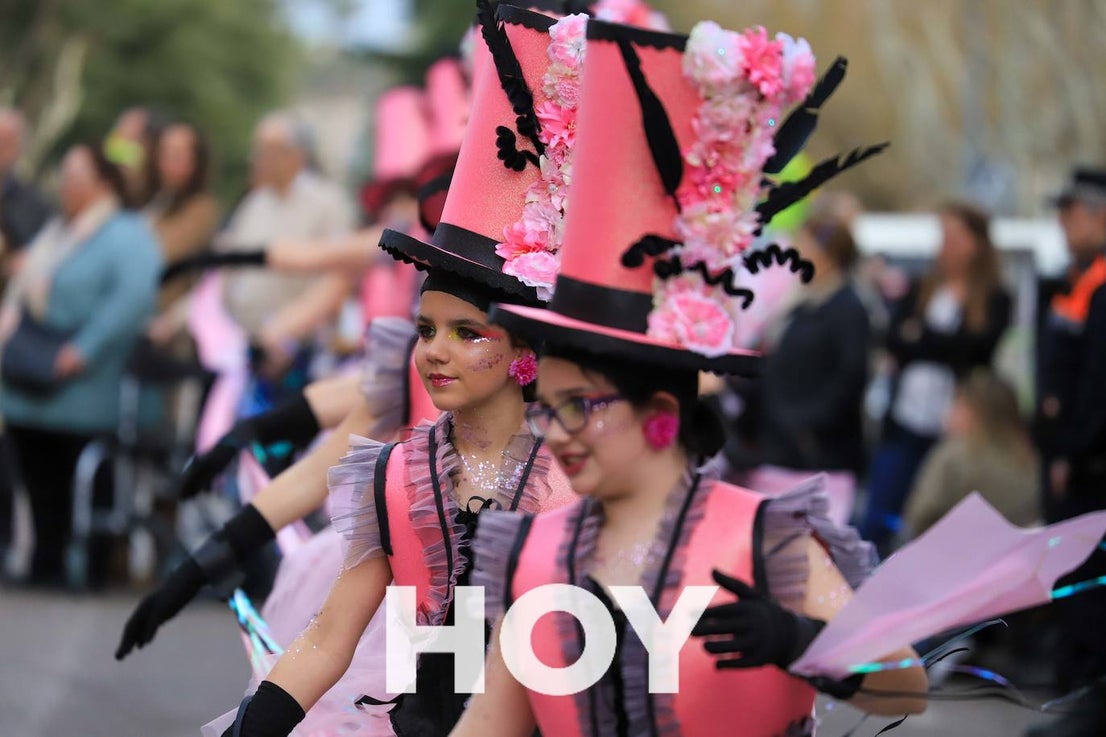 El desfile se celebró este sábado con final en la plaza de España. 