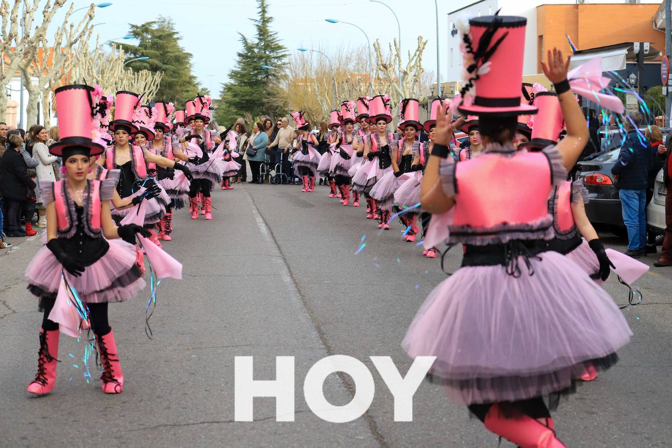 El desfile se celebró este sábado con final en la plaza de España. 