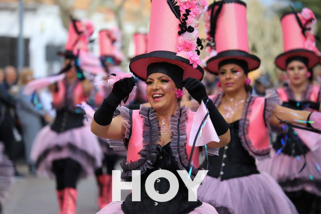 El desfile se celebró este sábado con final en la plaza de España. 